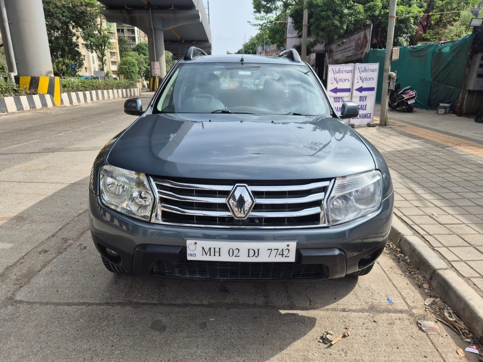 2014 Renault Duster RxL Petrol FrontStraightShot