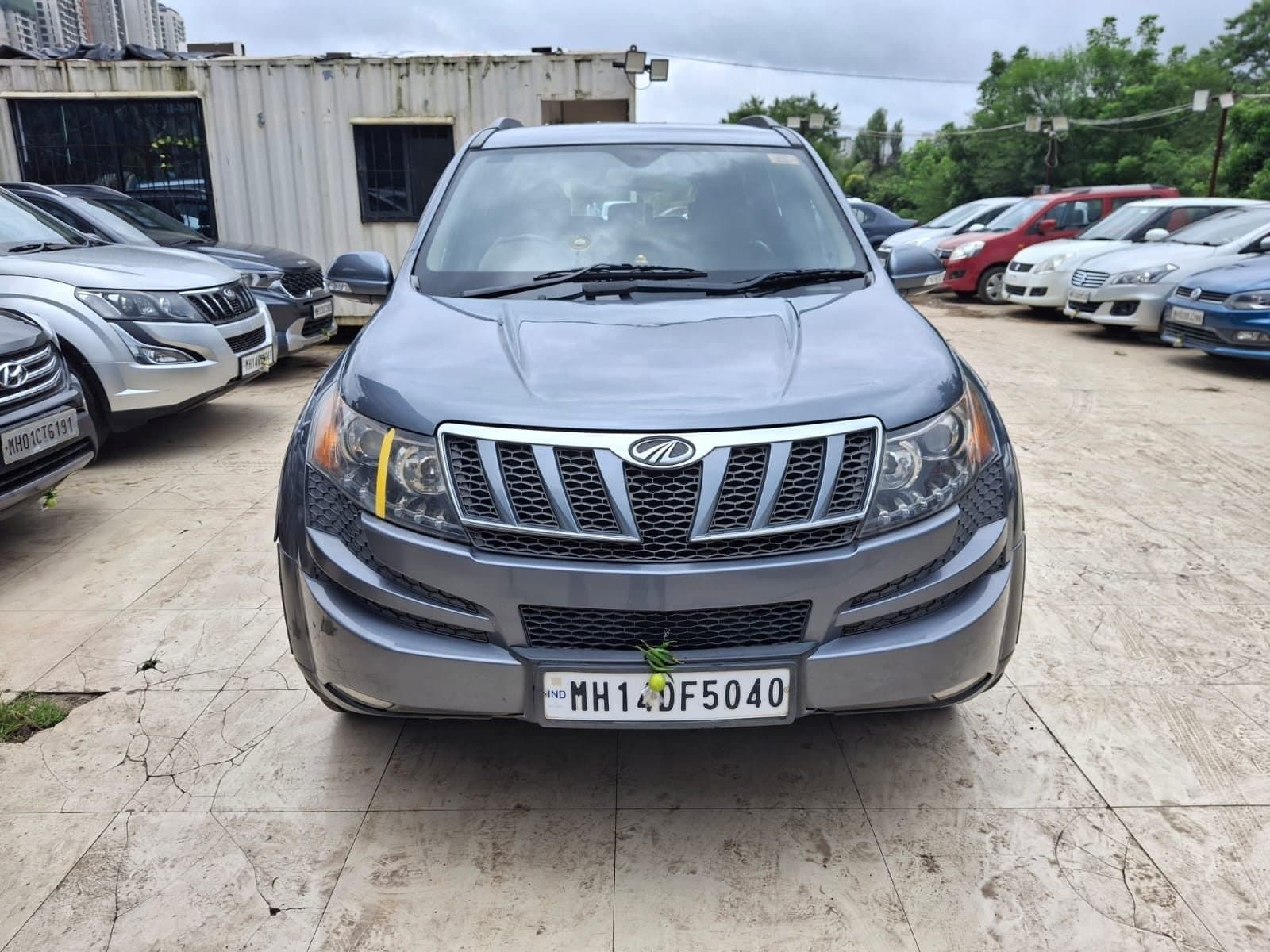 2012 Mahindra XUV500 W8 FWD FrontStraightShot