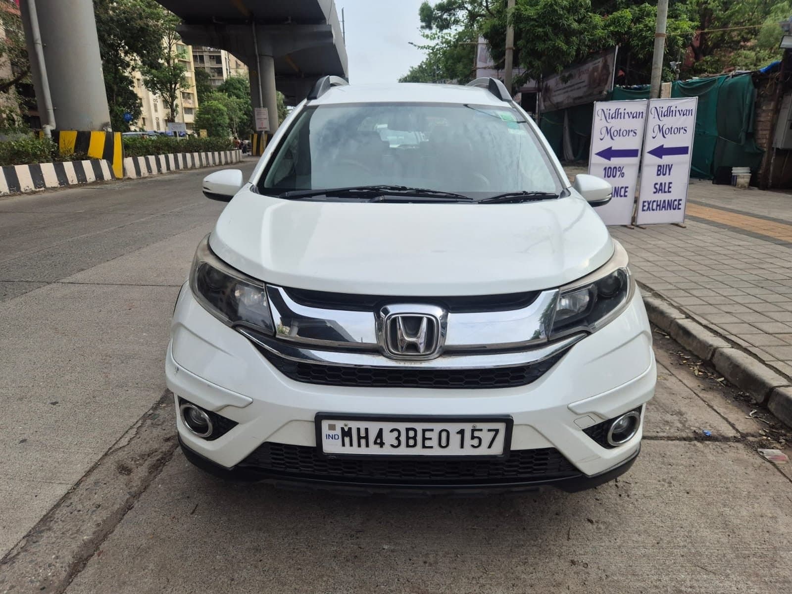 2016 Honda BR-V V (Petrol) FrontStraightShot